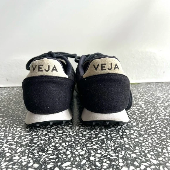 Veja Black and White Sneakers - Picture 4 of 12